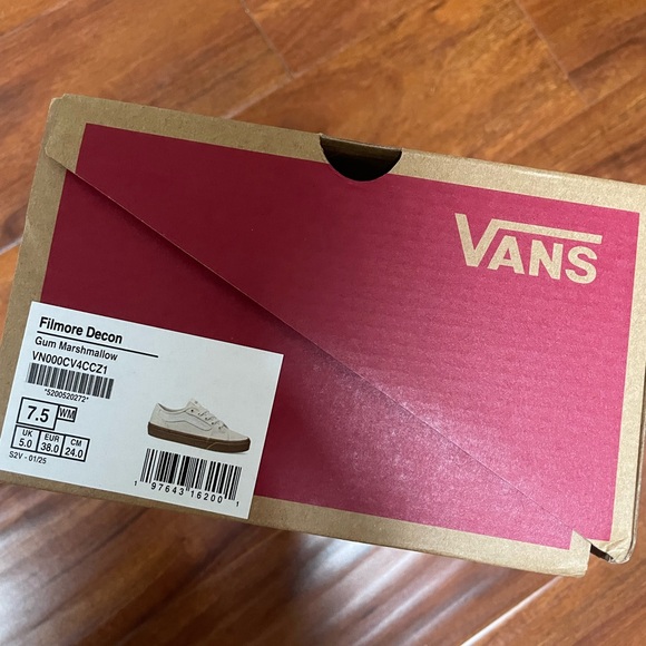 BRAND NEW - Vans Marshmallow Canvas Sneakers with Gum Sole - NWT - Picture 5 of 10